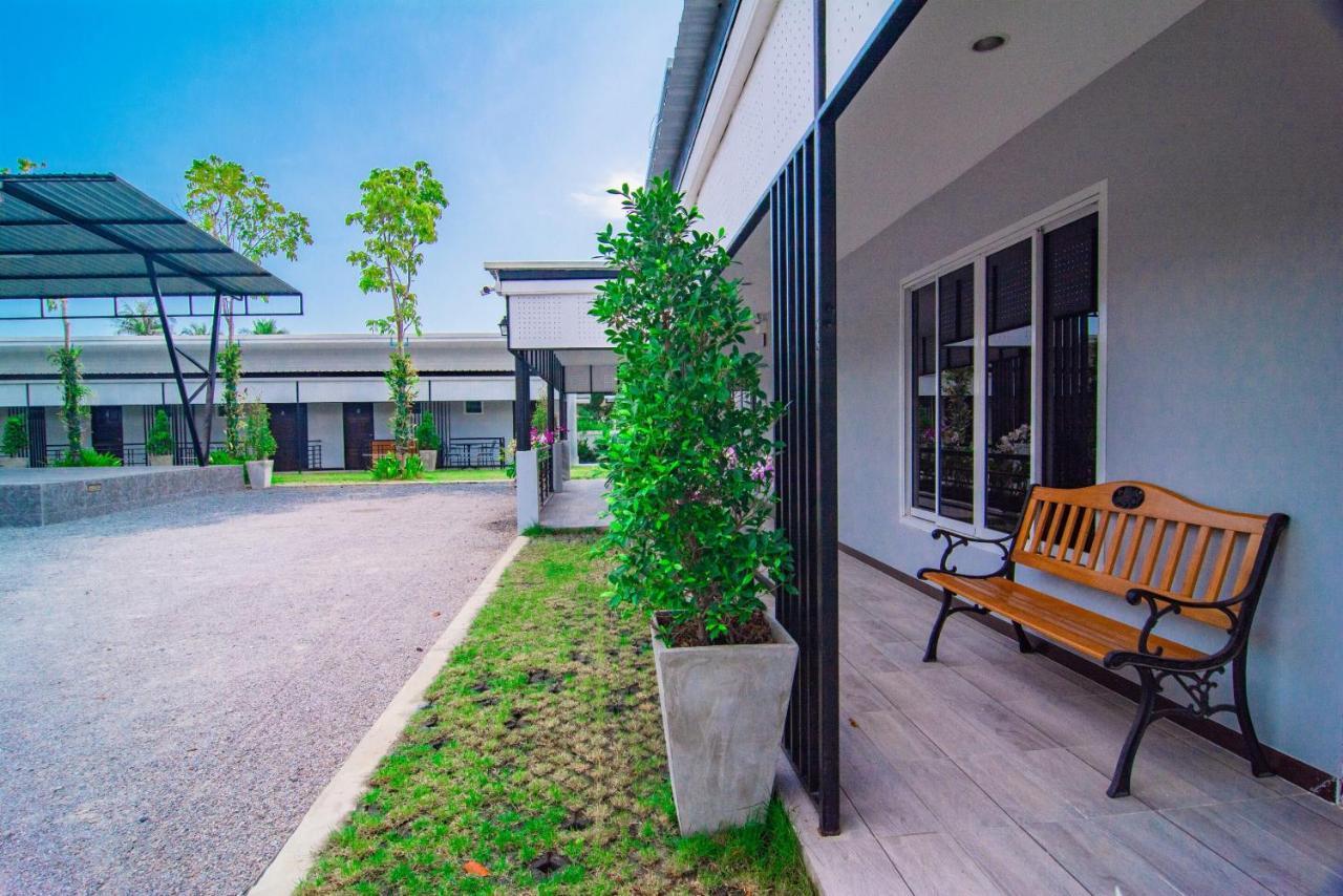 Oyo 533 Runya Poolvilla Prachuap Khiri Khan Exterior foto