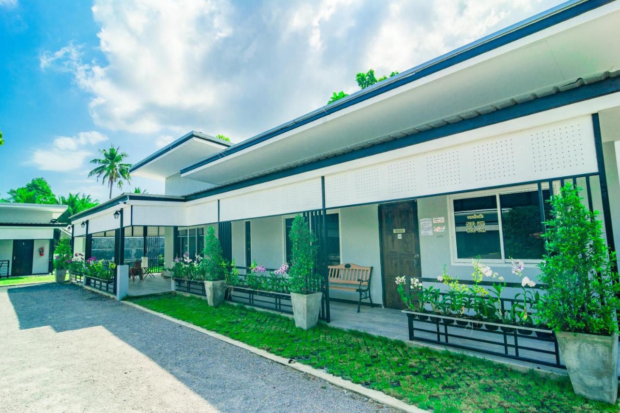 Oyo 533 Runya Poolvilla Prachuap Khiri Khan Exterior foto